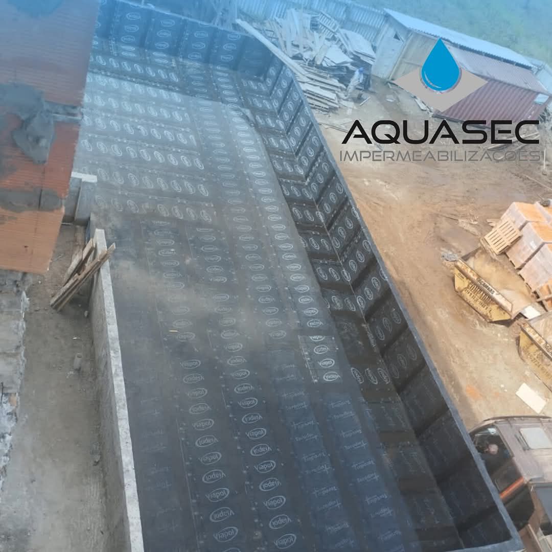 Obra de impermeabilização de laje da Aquasec em Joinville